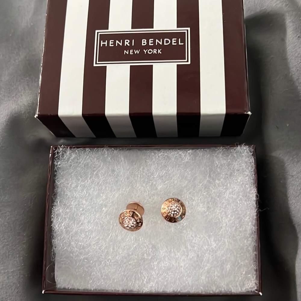 Henri bendel earnings